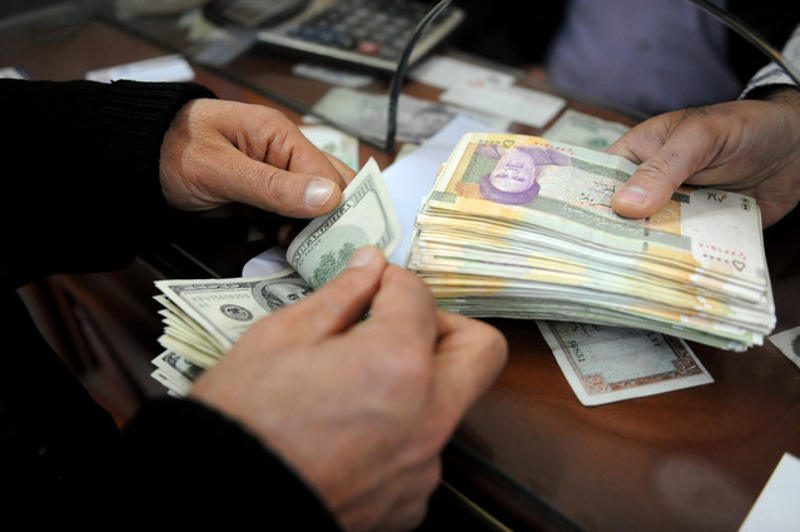 Иран из спољнотрговинских трансакција потпуно избацује долар Иран из спољнотрговинских трансакција потпуно избацује долар