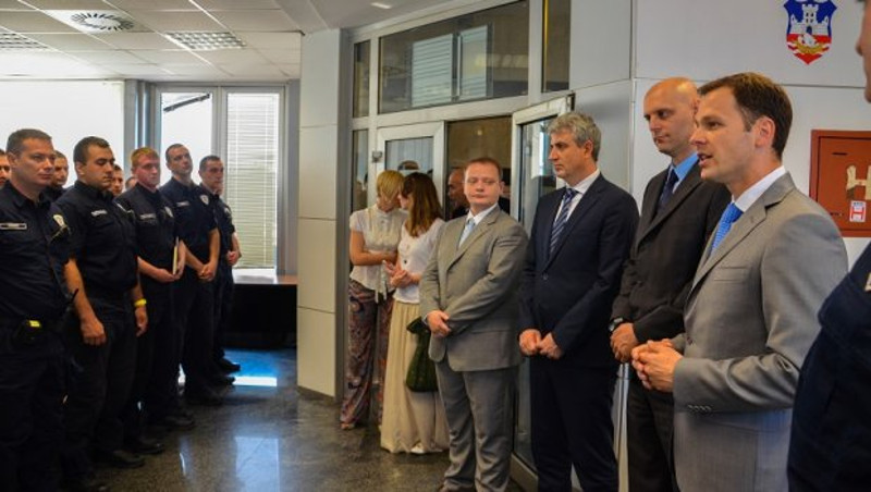 ОСТАВКЕ! Комунална полиција НЕМА ЗАКОНСКИ ОСНОВ да приводи лица, ради "утврђивања идентитета" ОСТАВКЕ! Комунална полиција НЕМА ЗАКОНСКИ ОСНОВ да приводи лица, ради "утврђивања идентитета"