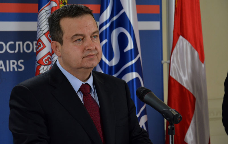 Дачићу, ајде се потруди да се бар месец дана понашаш и причаш нормално јер опасно нервираш гомилу Срба!