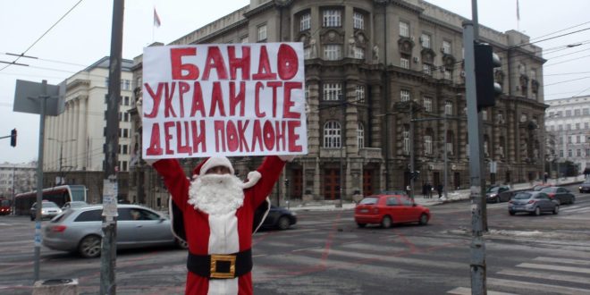 Бандо, украли сте деци поклоне! 1