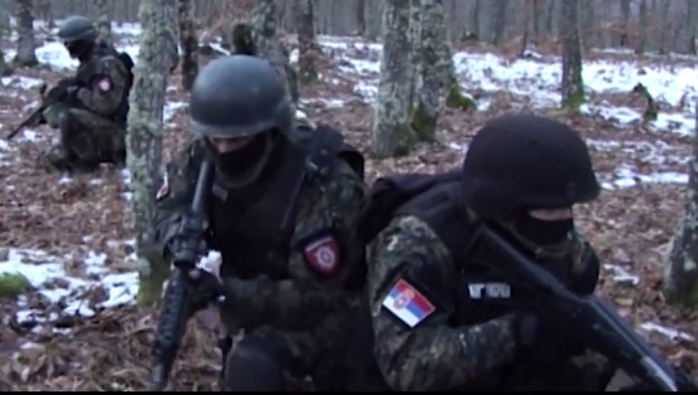 Патрола Жандармерије у Копненој зони безбедности (видео) Патрола Жандармерије у Копненој зони безбедности (видео)