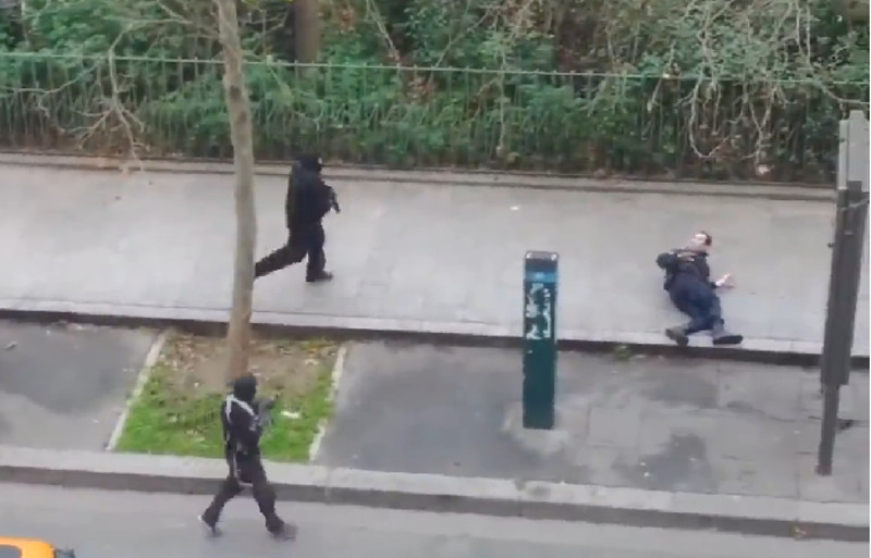 Нападачи на "Шарли ебдо" прошли војну обуку (видео 18+) Нападачи на "Шарли ебдо" прошли војну обуку (видео 18+)