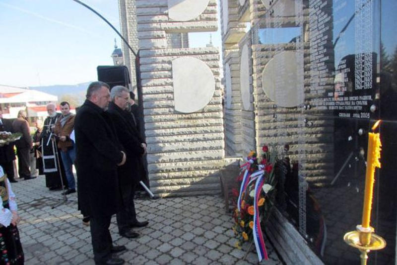 22 године од некажњеног злочина над Србима: СКЕЛАНИ – Парастос за 305 убијених (видео) 22 године од некажњеног злочина над Србима: СКЕЛАНИ – Парастос за 305 убијених (видео)