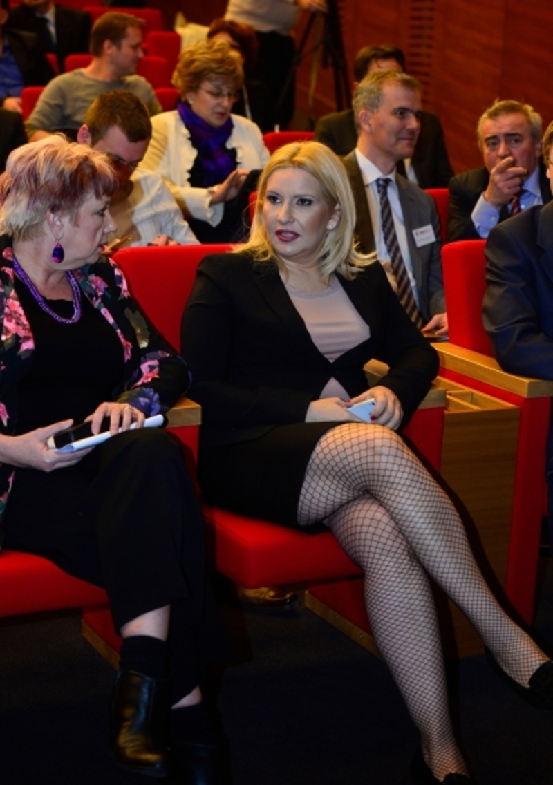 Зорана Михајловић изгледа постаје министар локалног развоја лондонског СОХО-а! Зорана Михајловић изгледа постаје министар локалног развоја лондонског СОХО-а!
