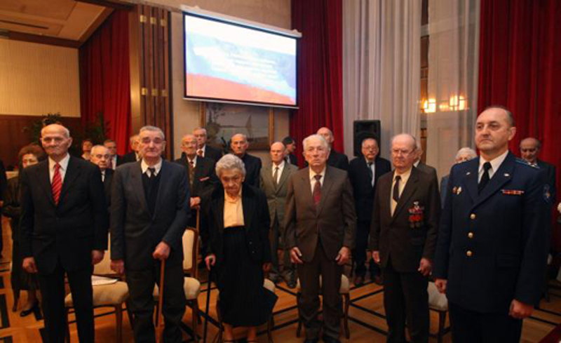 Поводом 70 година од победе над фашизмом Русија доделила медаље ветеранима Другог светског рата из Београда Поводом 70 година од победе над фашизмом Русија доделила медаље ветеранима Другог светског рата из Београда