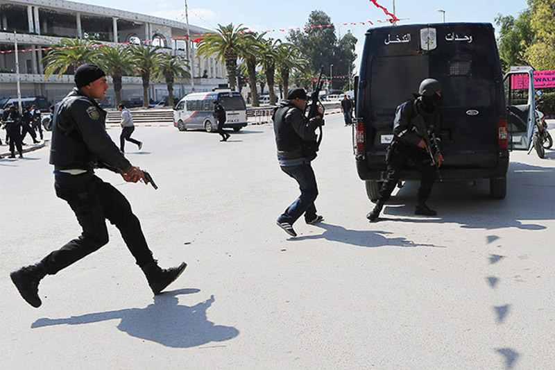 Атака захвата. Тунис с автоматами на дорогах.