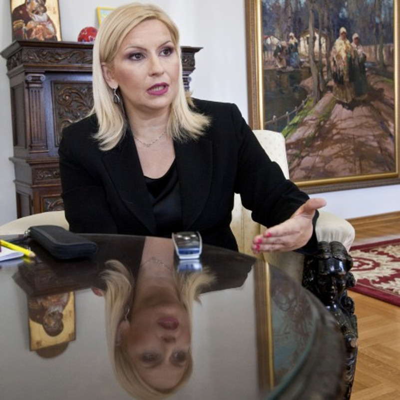 Ајде доста тог лупетања о путаринама, урадите нешто конкретно јер за три године на власти нисте урадили апсолутно ништа! Ајде доста тог лупетања о путаринама, урадите нешто конкретно јер за три године на власти нисте урадили апсолутно ништа!