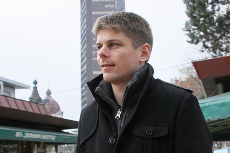 Николићу, ухвати се за тај орден! Француз обнавља школе на Косову и Метохији Николићу, ухвати се за тај орден! Француз обнавља школе на Косову и Метохији