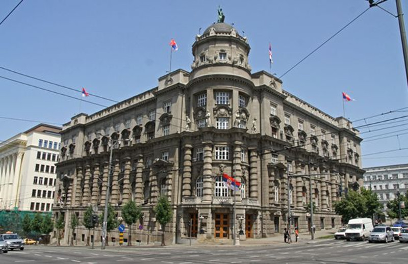 Код зграде Владе Србије и НБС остављени пакети, полиција мислила да су паклене машине кад оно кутије пуне гована!