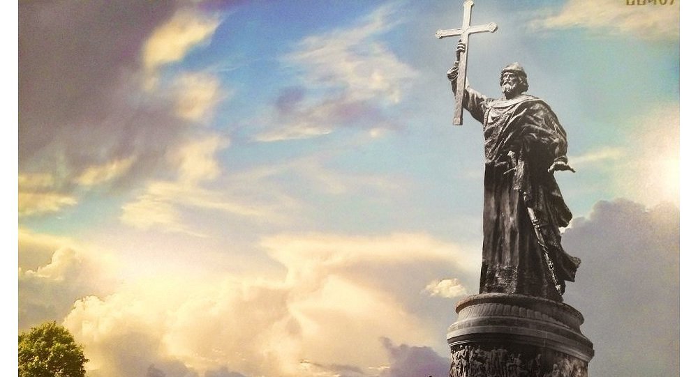 Споменик Светом Владимиру у центру Москве Споменик Светом Владимиру у центру Москве