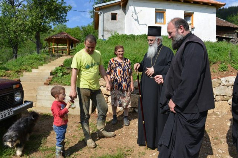 Епархија ваљевска помогла поплављене са 80 милиона динара Епархија ваљевска помогла поплављене са 80 милиона динара
