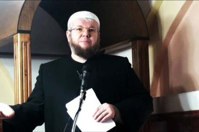 Суспендован имам призренске џамије који каже да су Турци довели шиптаре на Косово и дали им земљу Суспендован имам призренске џамије који каже да су Турци довели шиптаре на Косово и дали им земљу