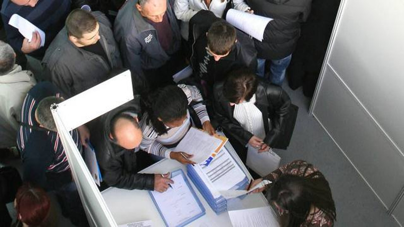 Следеће године ми и Грци смо неславни рекордери Европе по највећој НЕЗАПОСЛЕНОСТИ Следеће године ми и Грци смо неславни рекордери Европе по највећој НЕЗАПОСЛЕНОСТИ