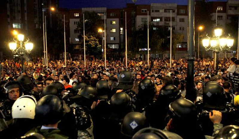 ДЕСТАБИЛИЗАЦИЈА: После синоћних немира у Скопљу на помолу је "македонско пролеће" ДЕСТАБИЛИЗАЦИЈА: После синоћних немира у Скопљу на помолу је "македонско пролеће"