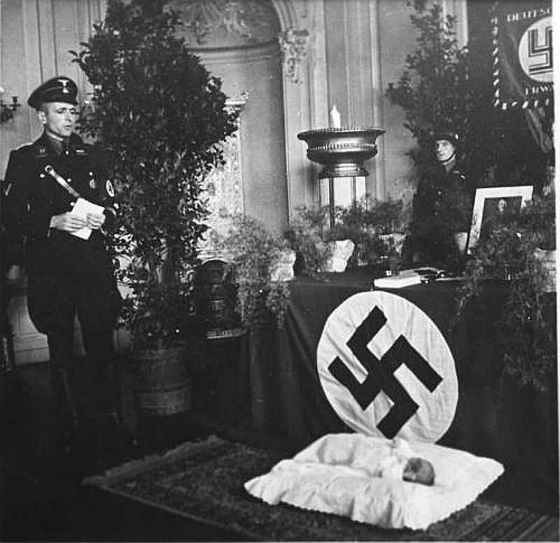 Деца настала у Хитлеровом тајном пројекту "Lebensborn" су још увек жива Деца настала у Хитлеровом тајном пројекту "Lebensborn" су још увек жива