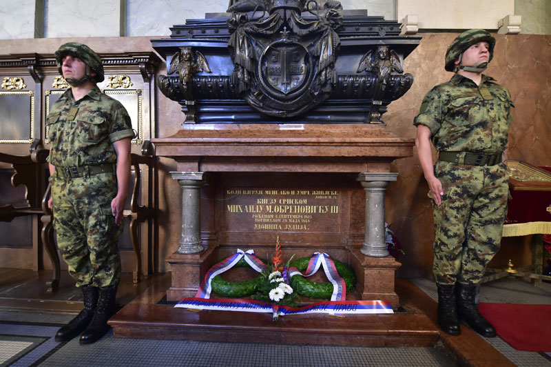 Обележено 112 година од убиства Александра Обреновића и краљице Драге и 147. годишњица смрти кнеза Михаила Обележено 112 година од убиства Александра Обреновића и краљице Драге и 147. годишњица смрти кнеза Михаила