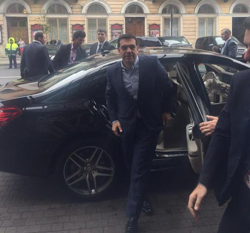 Грчки премијер Ципрас у изненадној посети код Путина Грчки премијер Ципрас у изненадној посети код Путина