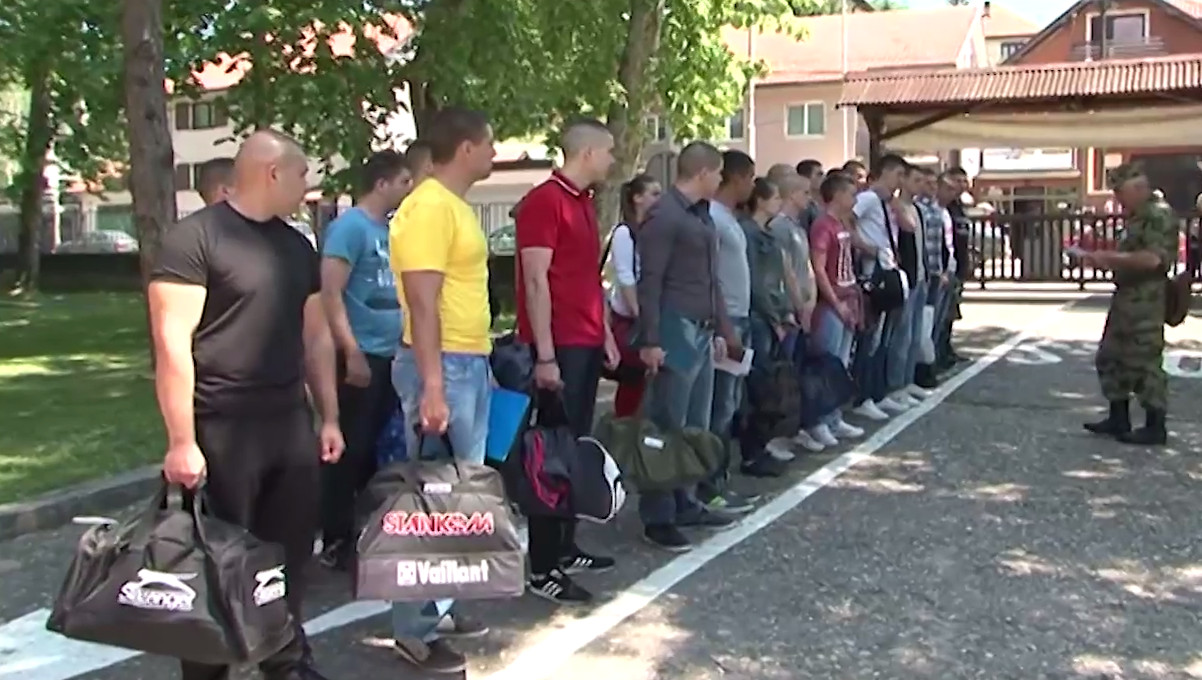 Први дан у војсци Србије (видео) Први дан у војсци Србије (видео)