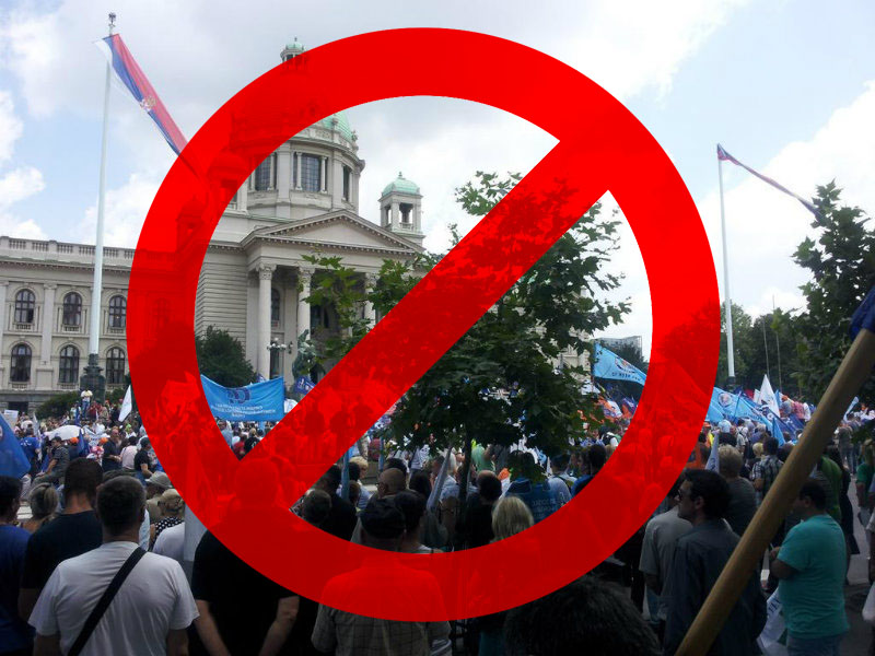ТИРАНИЈА! Вучићев марионетски режим забранио протесте испред Скупштине! ТИРАНИЈА! Вучићев марионетски режим забранио протесте испред Скупштине!