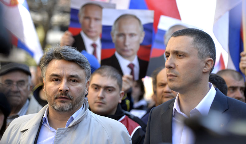 Покрету Двери прети раскол Покрету Двери прети раскол