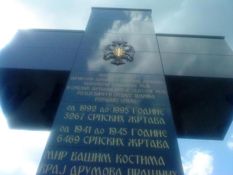 Срби у Сребреници – Забоден нам је нож у рањено срце! Срби у Сребреници – Забоден нам је нож у рањено срце!