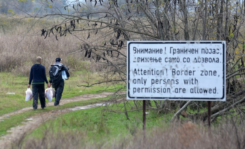 МУП Македоније: Велика група миграната напала полицију на граничном прелазу - приведено троје лица из Сирије МУП Македоније: Велика група миграната напала полицију на граничном прелазу - приведено троје лица из Сирије