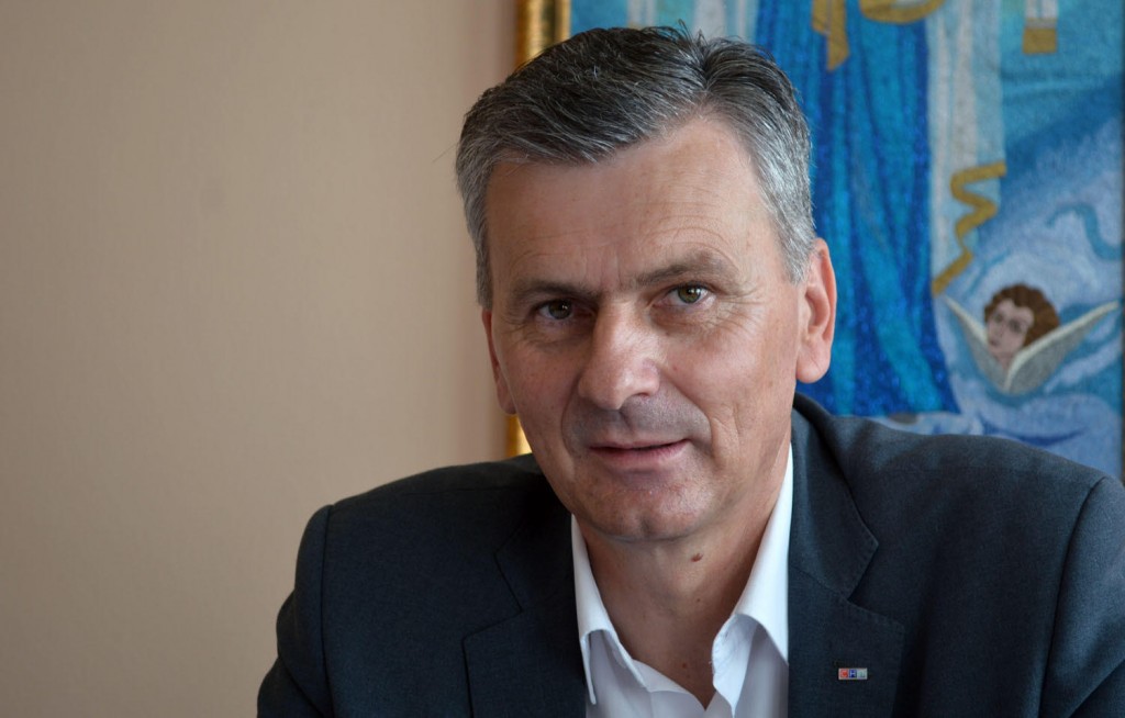 Стаматовић: Напуштам СНП јер подржава Вучића Стаматовић: Напуштам СНП јер подржава Вучића