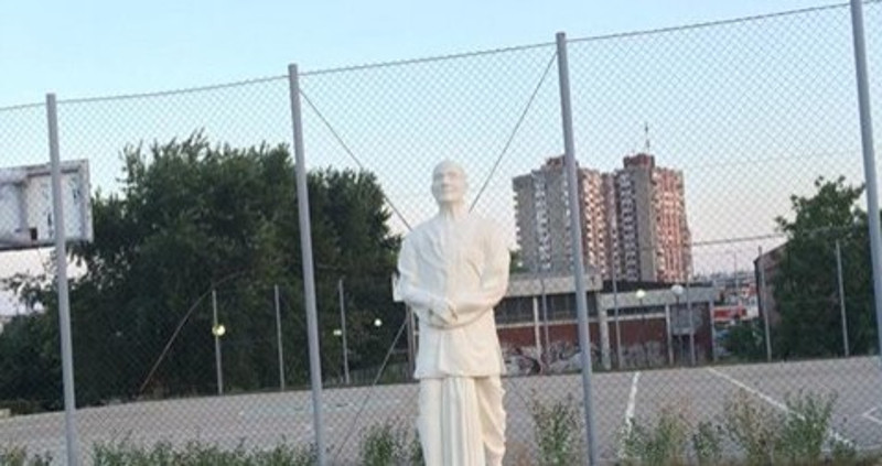 Напредњаци у Нишу подигли споменик вођи секте Шри Ћинмој!? Напредњаци у Нишу подигли споменик вођи секте Шри Ћинмој!?