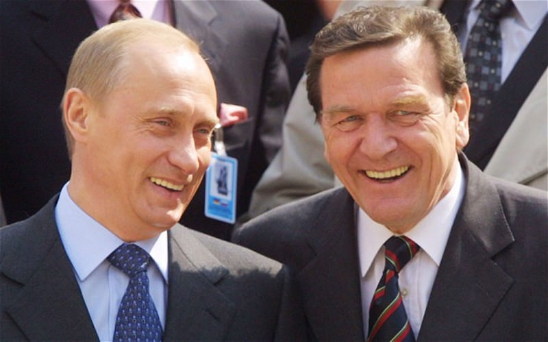 Немци у Дрезену масовно скандирају: "Меркелову у Сибир, Путина у Берлин" (видео) Немци у Дрезену масовно скандирају: "Меркелову у Сибир, Путина у Берлин" (видео)