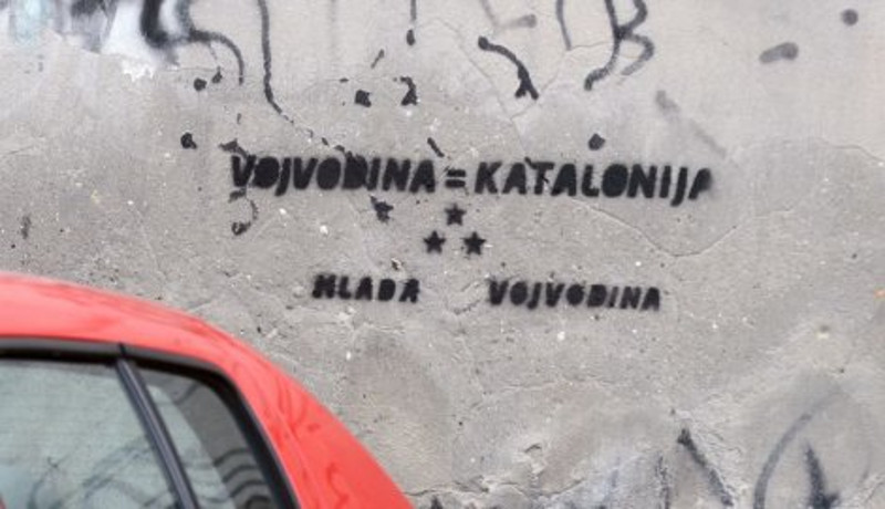 УСТАШКЕ ПРОВОКАЦИЈЕ У НОВОМ САДУ! Графити "Војводина = Каталонија" осванули су јутрос на неколико локација у Новом Саду УСТАШКЕ ПРОВОКАЦИЈЕ У НОВОМ САДУ! Графити "Војводина = Каталонија" осванули су јутрос на неколико локација у Новом Саду