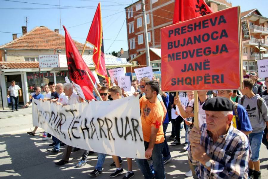 Овога нема у режимским медијима! Протест шиптара на југу Србије, носили карту Велике Албаније Овога нема у режимским медијима! Протест шиптара на југу Србије, носили карту Велике Албаније