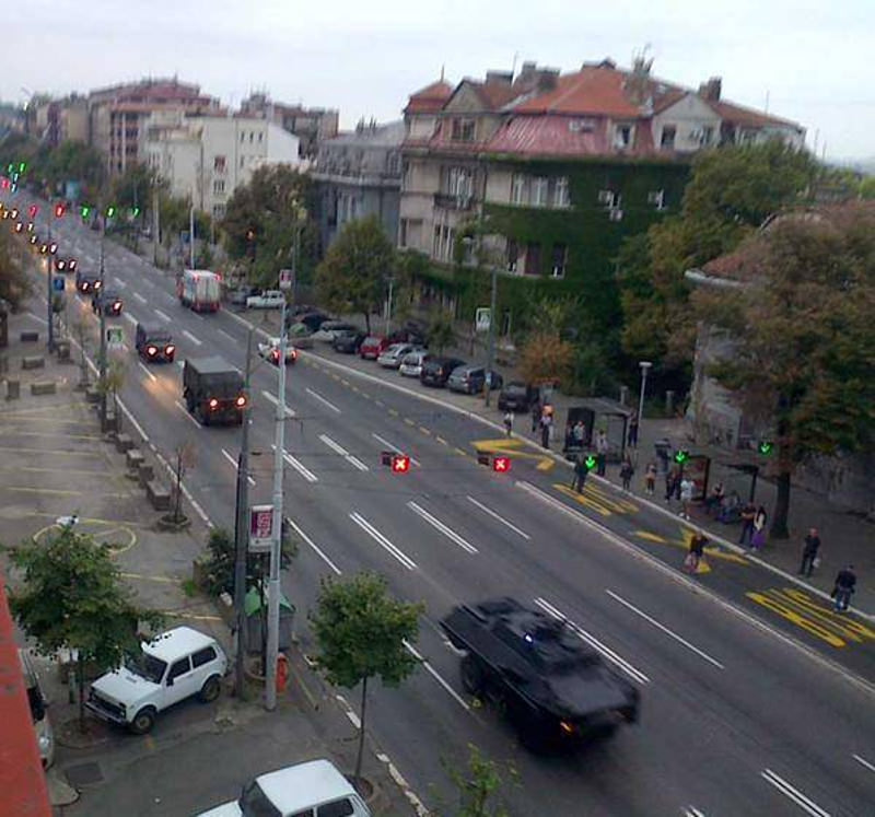 Вучићу, од читаве Србије се направио таоца шачице болесника због којих у престоном граду данас на улицама само што нема тенкова Вучићу, од читаве Србије се направио таоца шачице болесника због којих у престоном граду данас на улицама само што нема тенкова