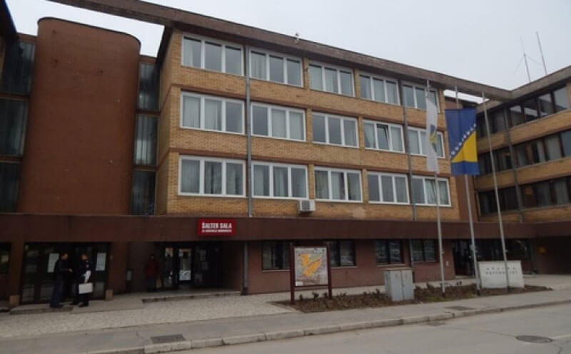 Бачена бомба на зграду полиције у Завидовићима Бачена бомба на зграду полиције у Завидовићима