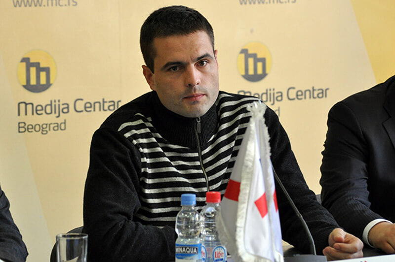 Бивши директор КЦ Нови Сад Андреј Фајгељ приведен због објаве на ЈуТјубу! (видео) Бивши директор КЦ Нови Сад Андреј Фајгељ приведен због објаве на ЈуТјубу! (видео)