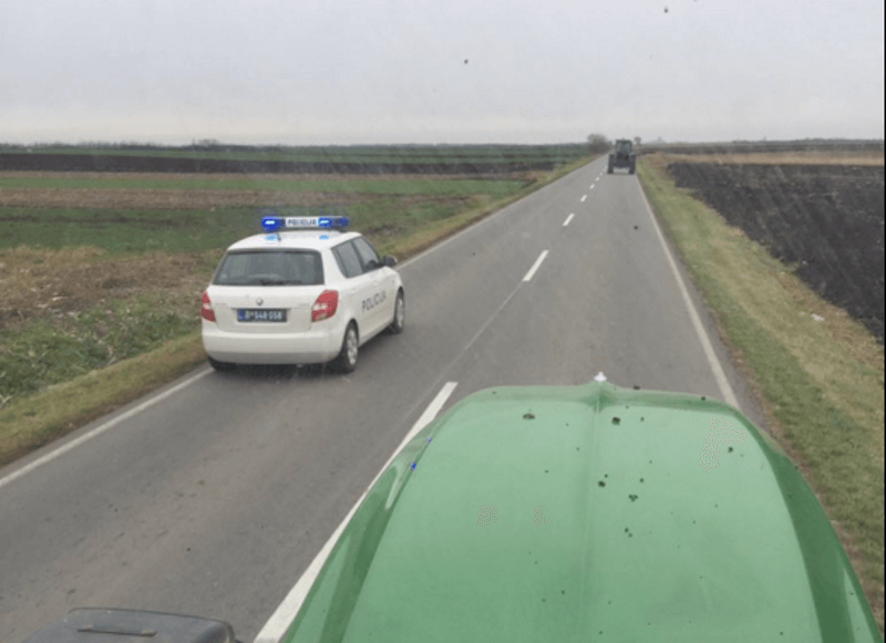 Београд: Пољопривредници из Војводине покушавају да заобиђу полицијске блокаде Београд: Пољопривредници из Војводине покушавају да заобиђу полицијске блокаде