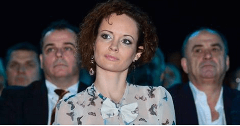Погледајте и послушајте како изгледа када Андреј Вучић мрачи и облачи по Србији (видео) Погледајте и послушајте како изгледа када Андреј Вучић мрачи и облачи по Србији (видео)