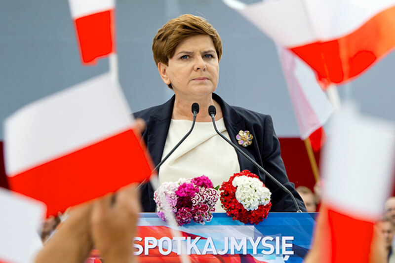 Нова влада Пољске избацила заставу Европске уније из своје сале за седнице Нова влада Пољске избацила заставу Европске уније из своје сале за седнице
