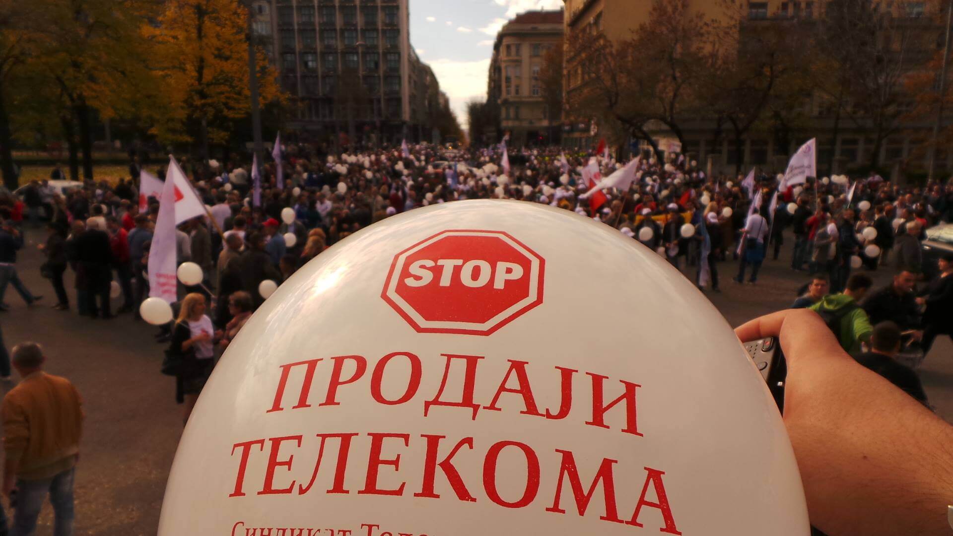 Вучићи договорили продају Телекома у јесен 2018. године: Телеком отпушта 3. 500 запослених! Вучићи договорили продају Телекома у јесен 2018. године: Телеком отпушта 3. 500 запослених!