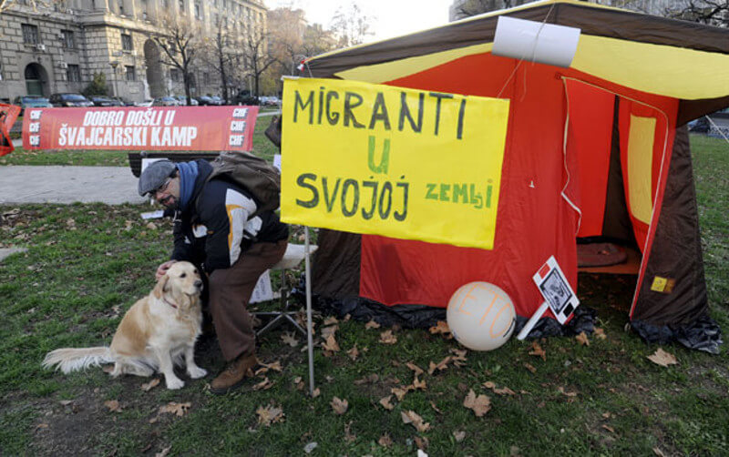 Србија: Због лоповских банака мигранти у сопственој земљи! Србија: Због лоповских банака мигранти у сопственој земљи!