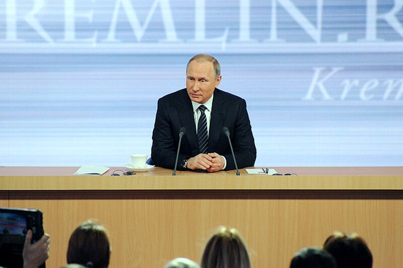 ПУТИН: Можда је неко у врху Турске одлучио да Американцима лизне једно место, само... ПУТИН: Можда је неко у врху Турске одлучио да Американцима лизне једно место, само...