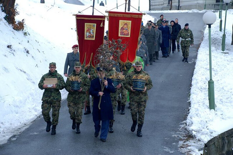Божићна литија први пут у касарни Војске Србије Божићна литија први пут у касарни Војске Србије