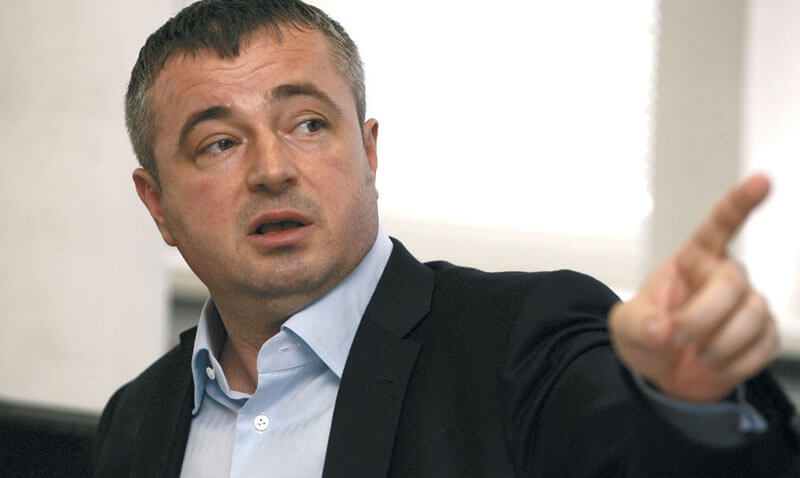 Гас у свету никада јефтинији а ти Бајатовићу тупиш о поскупљењу, да ти то нас мало не зајебаваш, а? Гас у свету никада јефтинији а ти Бајатовићу тупиш о поскупљењу, да ти то нас мало не зајебаваш, а?
