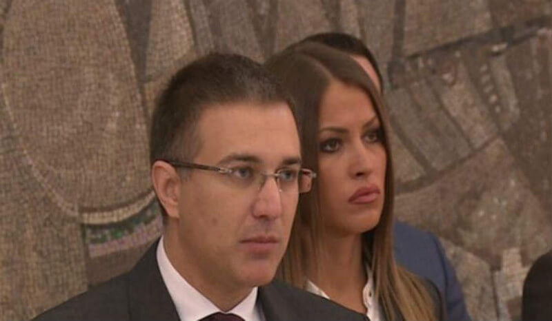 Кривична пријава против министра Стефановића и Дијане Хркаловић због “злоупотребе службеног положаја и трговине утицајем” Кривична пријава против министра Стефановића и Дијане Хркаловић због “злоупотребе службеног положаја и трговине утицајем”