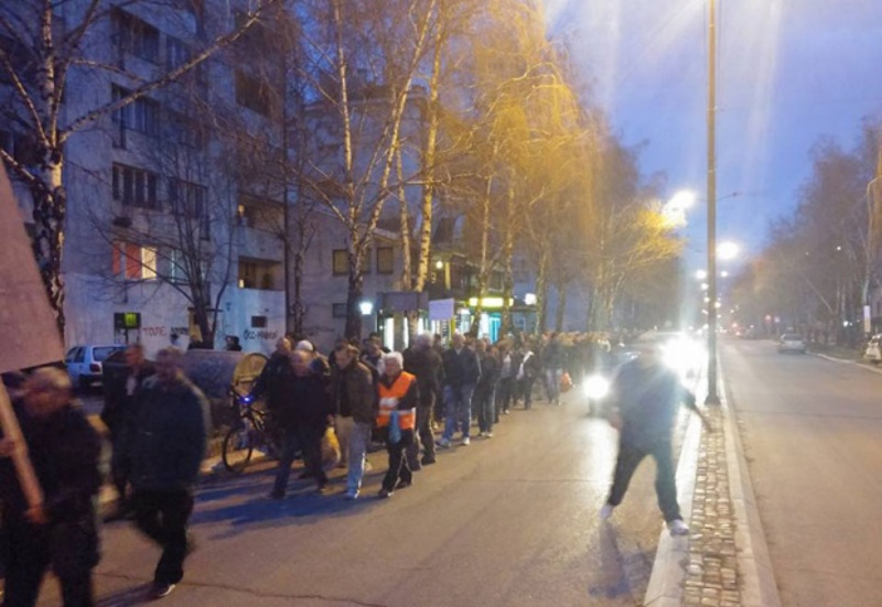 Ниш: Преко 1.500 људи на протесту због високих рачуна за режијске трошкове и комуналије, оптужују градску власт за лоповлук