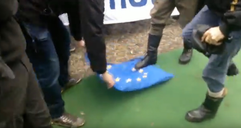 Снимак са прославе дана државности у Орашцу који ни једна телевизија није смела да прикаже (видео) Снимак са прославе дана државности у Орашцу који ни једна телевизија није смела да прикаже (видео)