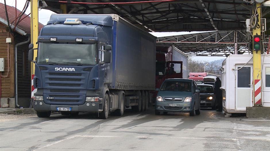 Камионџије блокирају границе због цене горива и високих акциза Камионџије блокирају границе због цене горива и високих акциза