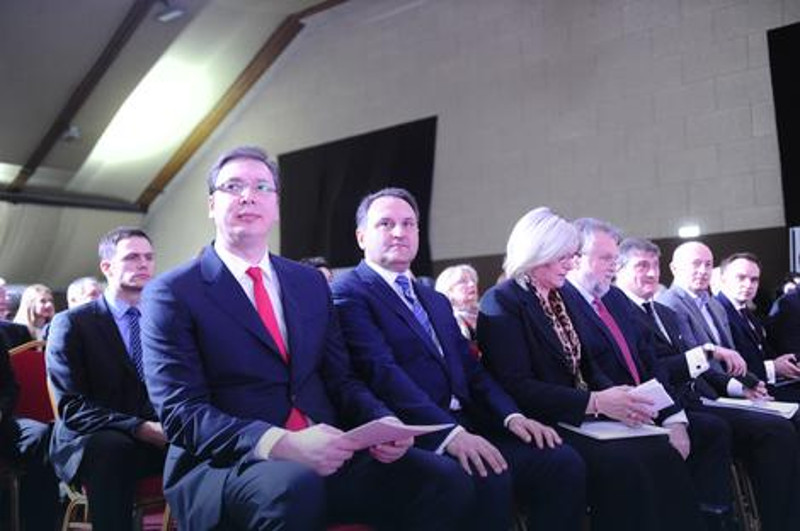 Копаоник: Опет се окупила лоповска банда која нам је уништила земљу да о народном трошку глуми елиту и лупета небулозе Копаоник: Опет се окупила лоповска банда која нам је уништила земљу да о народном трошку глуми елиту и лупета небулозе