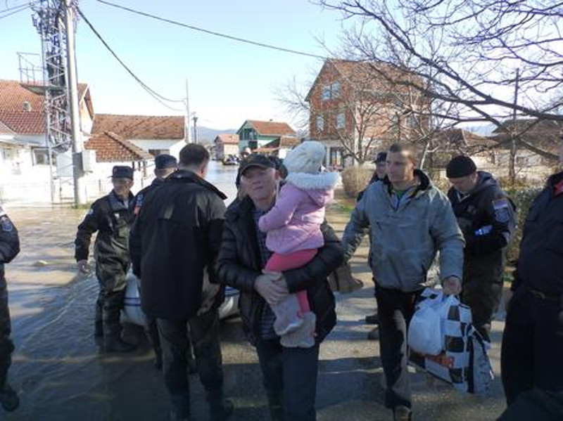 Мештани поплављеног села Грдица: Упозоравали смо две године, али нико са власти ништа није урадио, почели су да праве бедем пред изборе Мештани поплављеног села Грдица: Упозоравали смо две године, али нико са власти ништа није урадио, почели су да праве бедем пред изборе