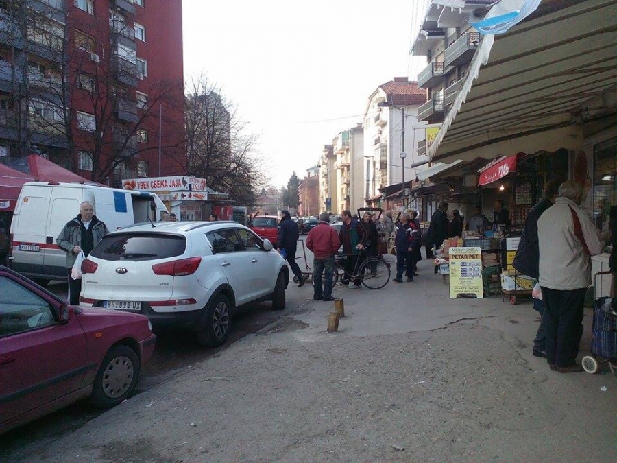 Ниш: Комуналци растерали бакице које продају цвеће (фото)