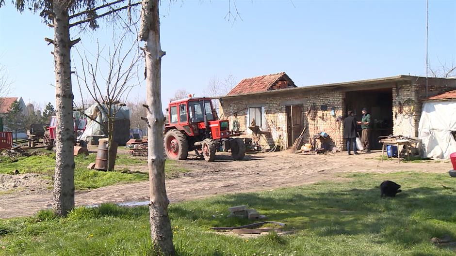Сомборски паори остали без права да лицитирају за њиве Сомборски паори остали без права да лицитирају за њиве